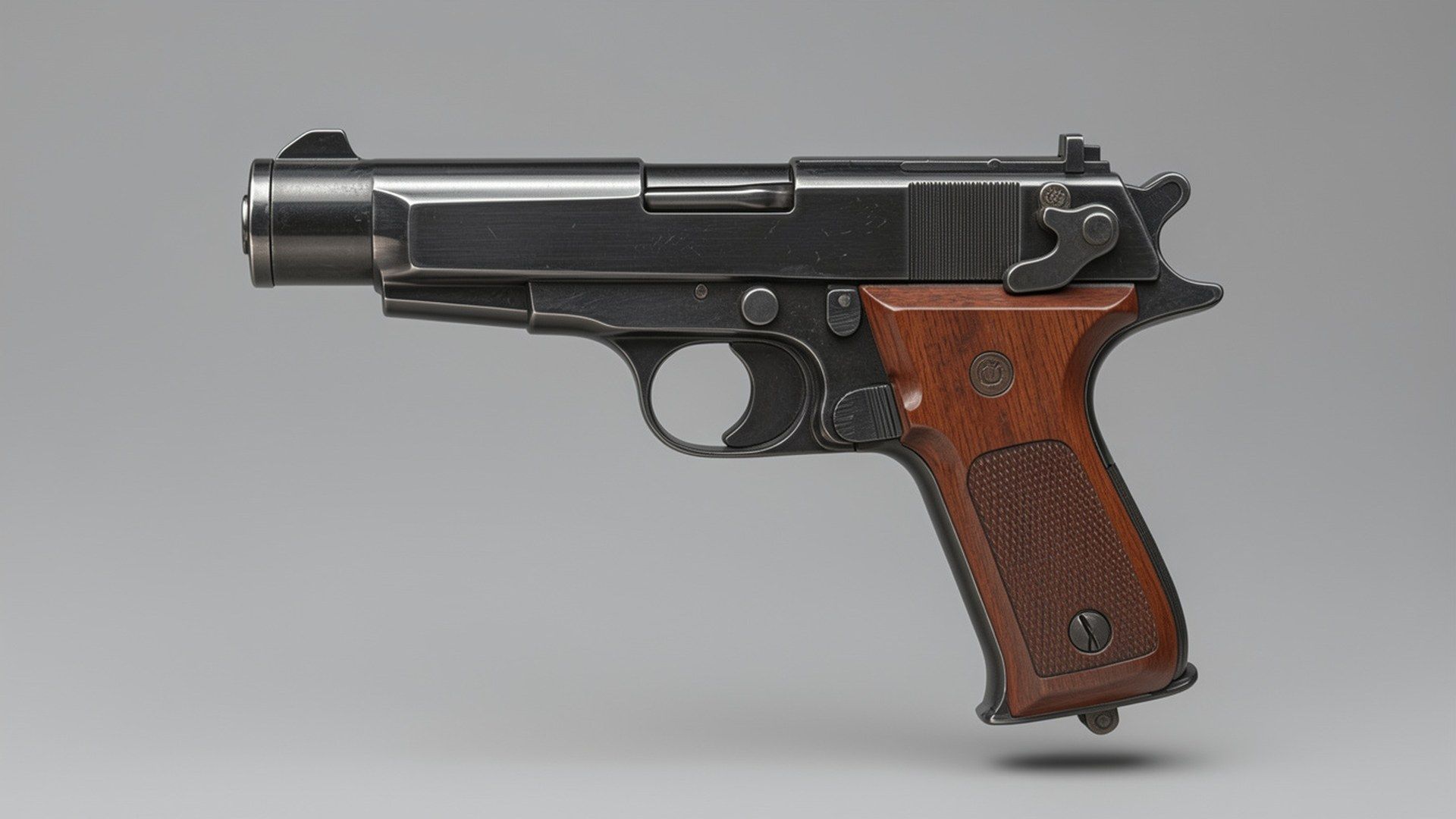 Beretta 92 tarihi: klasik hizmet tabancası tasarımını gösteren premium yan profil müze fotoğrafı